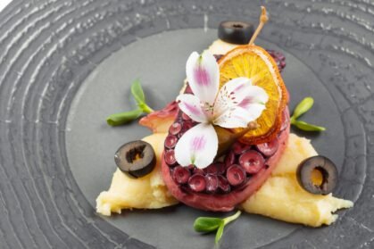 appetizing-octopus-with-baked-potatoes-2026-01-08-08-00-14-utc (1)